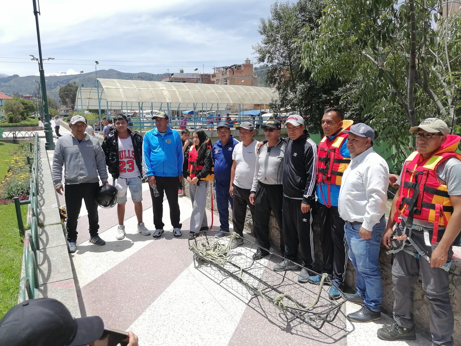 municipalidad junto con  la subgerencia de Turismo , el  presidente de la Asociación de Guías Oficiales Especializados en Montaña – Agoema y el Lic. Ronny Diaz