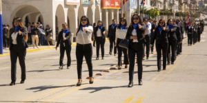 Realización del desfile cívico donde participaron todos los estudiantes y docentes con la presencia de diversas autoridades