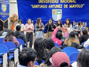 Coro de estudiantes de Arqueología