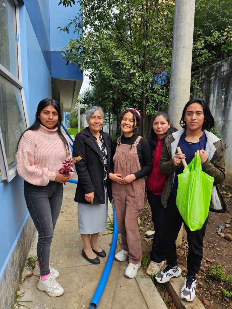 La Dra. Dany Paredes participó activamente de la actividad.