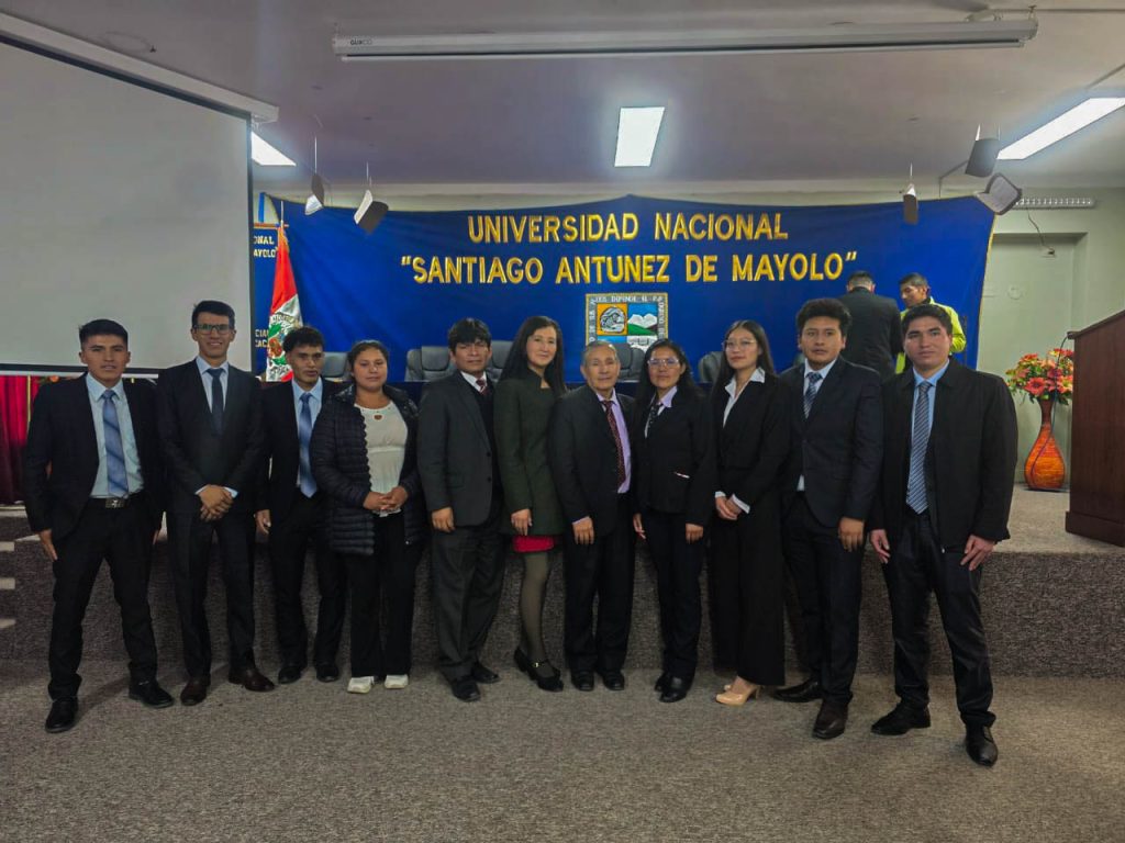 Participación de autoridades y docentes en la ceremonia de apertura del XXXII aniversario de la FCSEC