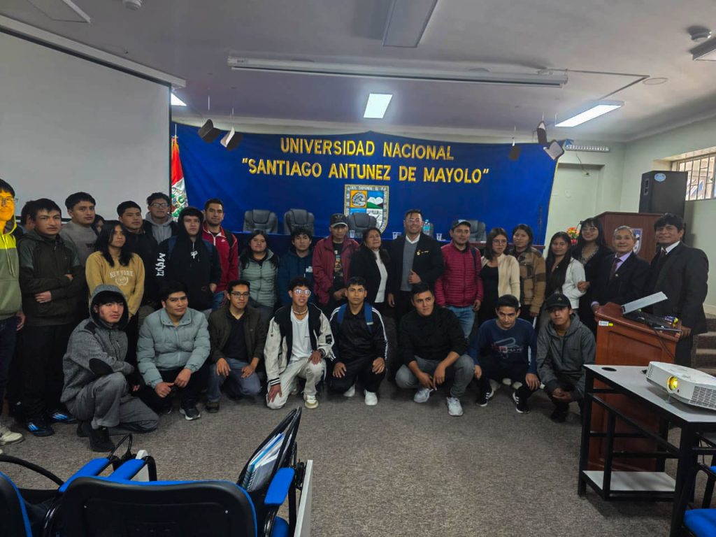 Participación activa del estudiantado en las actividades académicas conmemorativas