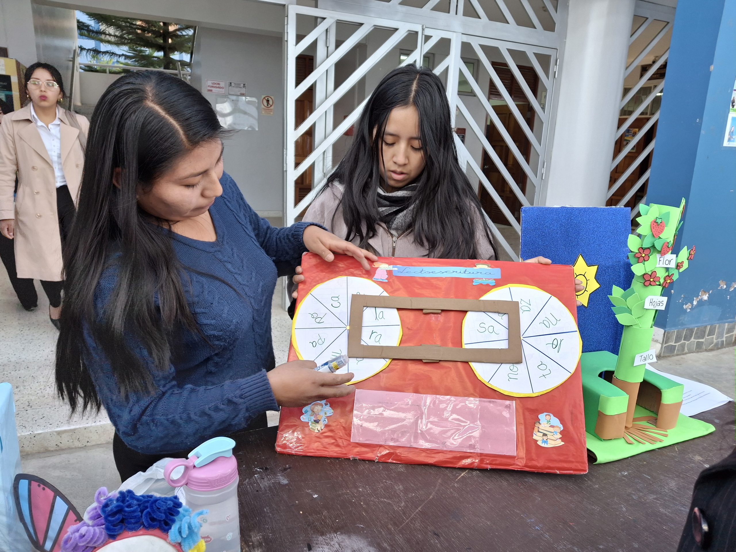 Materiales interactivos de lectoescritura y ciencias fueron presentados para fomentar el aprendizaje activo