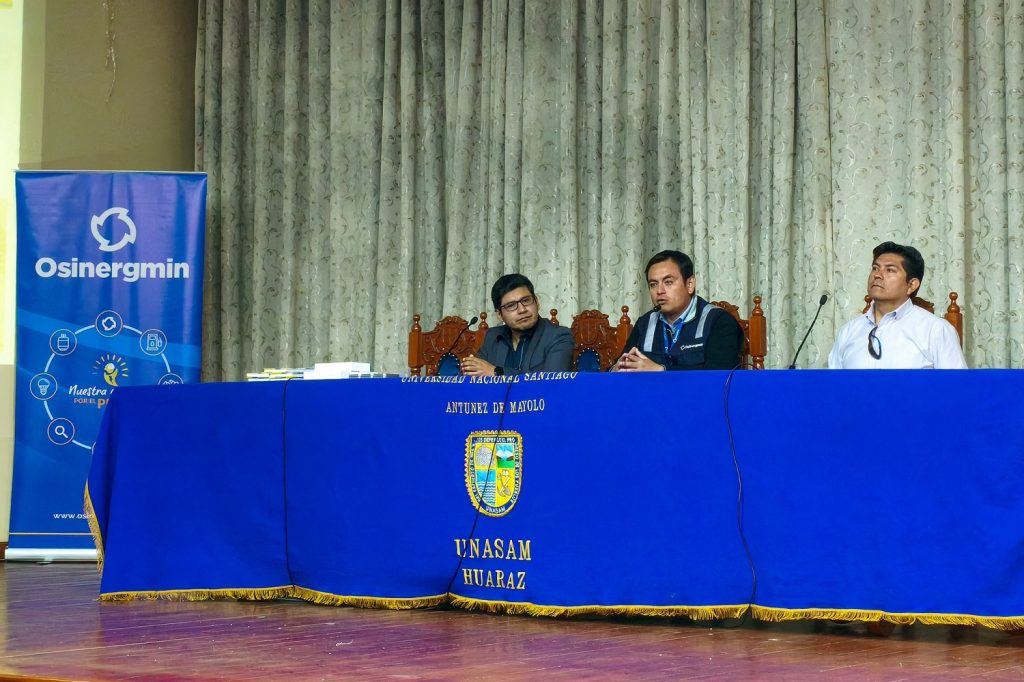 José Soriano, Jorge León y Jim Montalvo realizando la presentación respectiva del evento